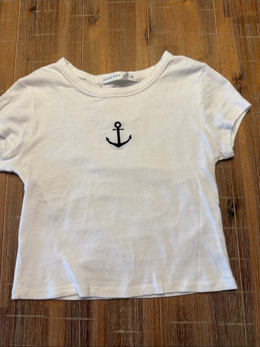 Altar'd State White Crop Tee with Navy Anchor